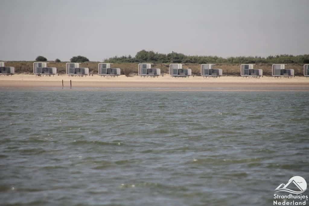 strandhuisjes Nieuwvliet vanaf de zee