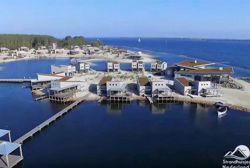 Strandhuis Punt-West Vanuit de lucht