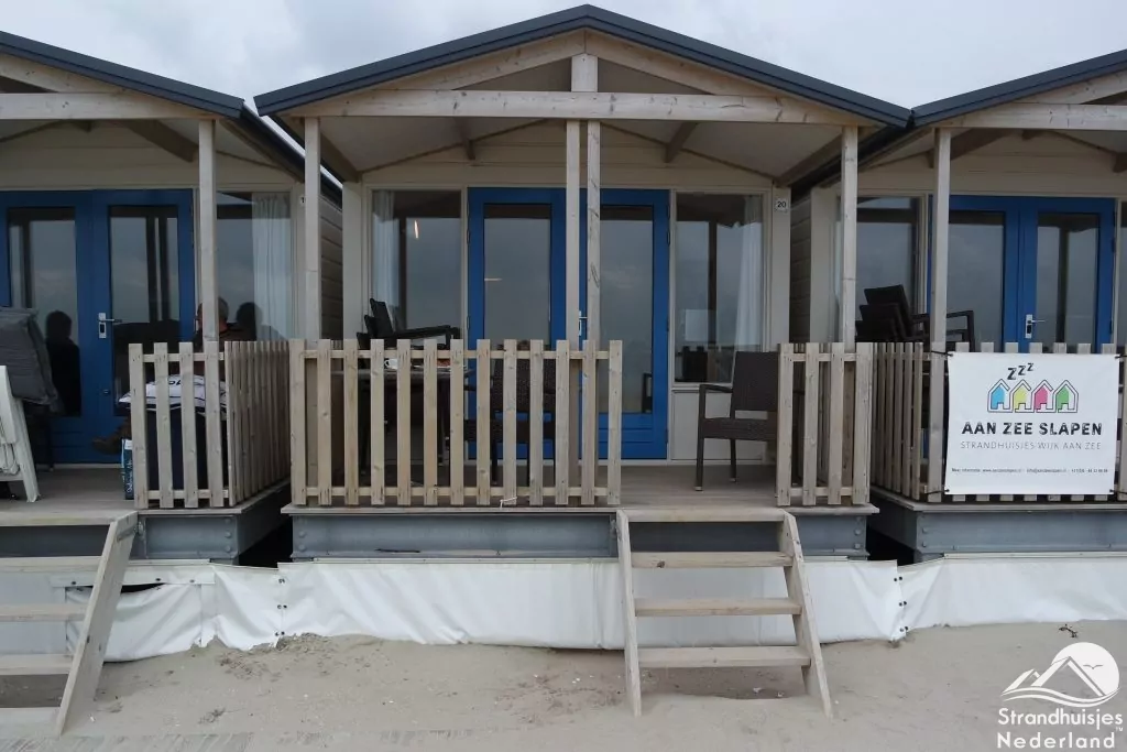 Wakker worden in een strandhuisje op het strand van Wijk aan Zee?